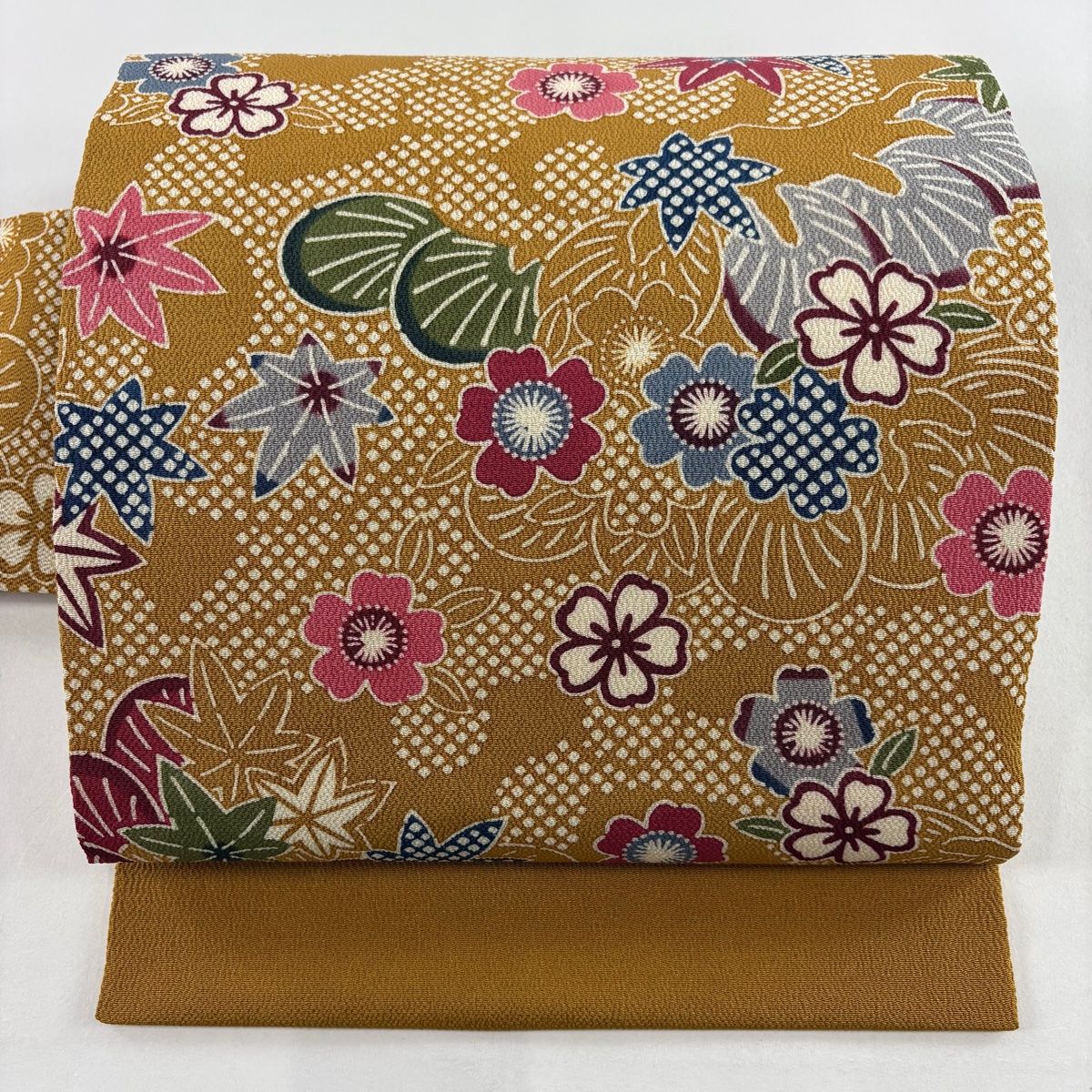 美品】 名古屋帯 逸品 栗山吉三郎 落款 桜 楓 縮緬 山吹茶色 正絹 