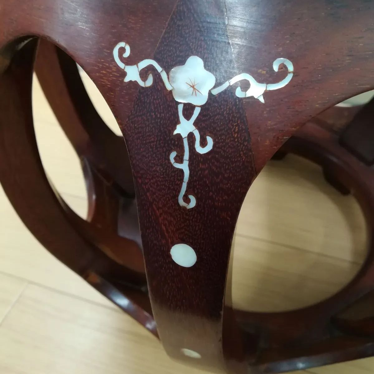 螺鈿細工 丸椅子 スツール 腰掛け 中国美術 工芸品 ① 花梨 螺鈿細工 丸椅子 スツール 腰掛 中国美術 工芸品