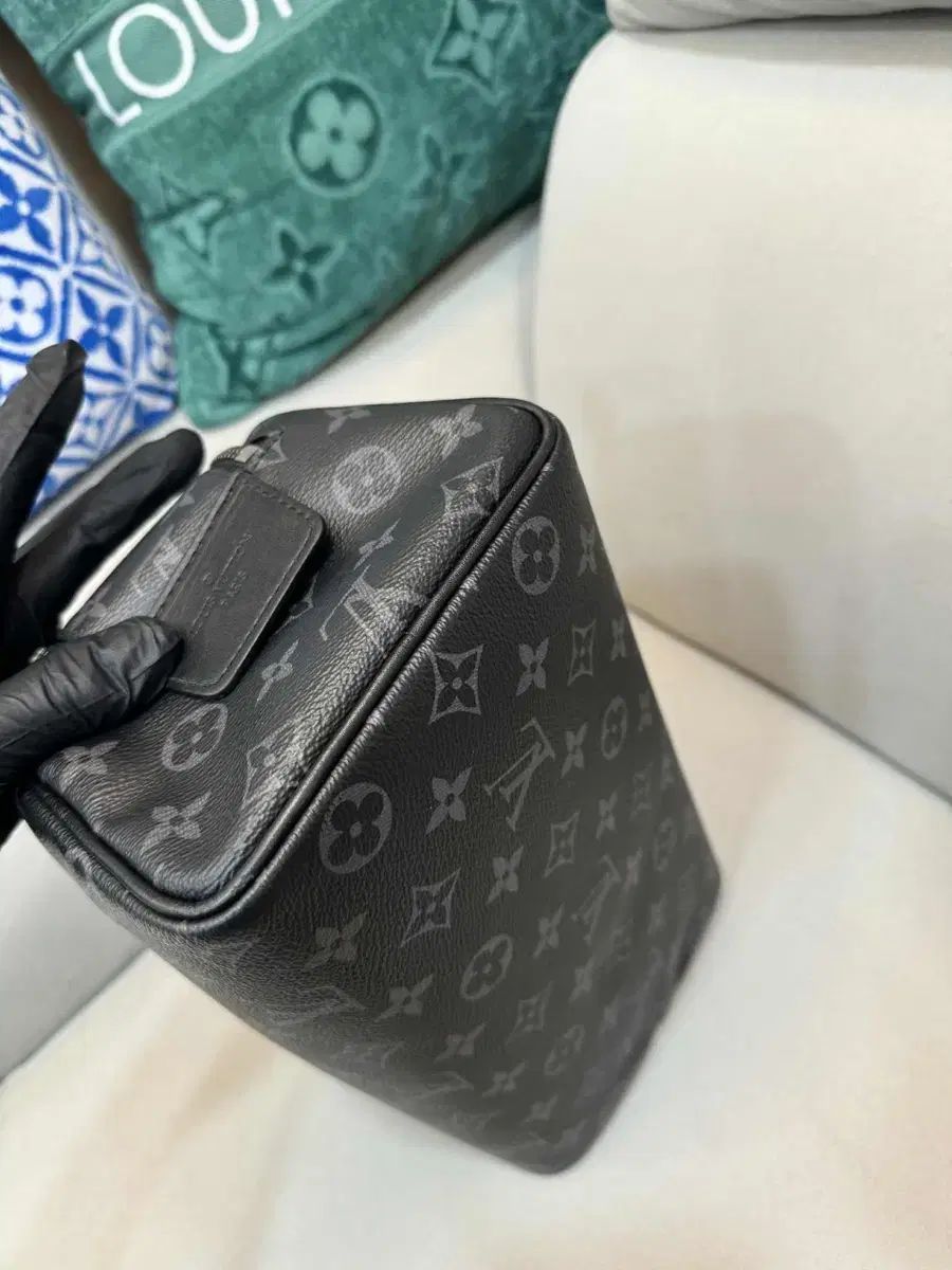 Louis Vuitton ドルビーキット ポーチ バッグ
