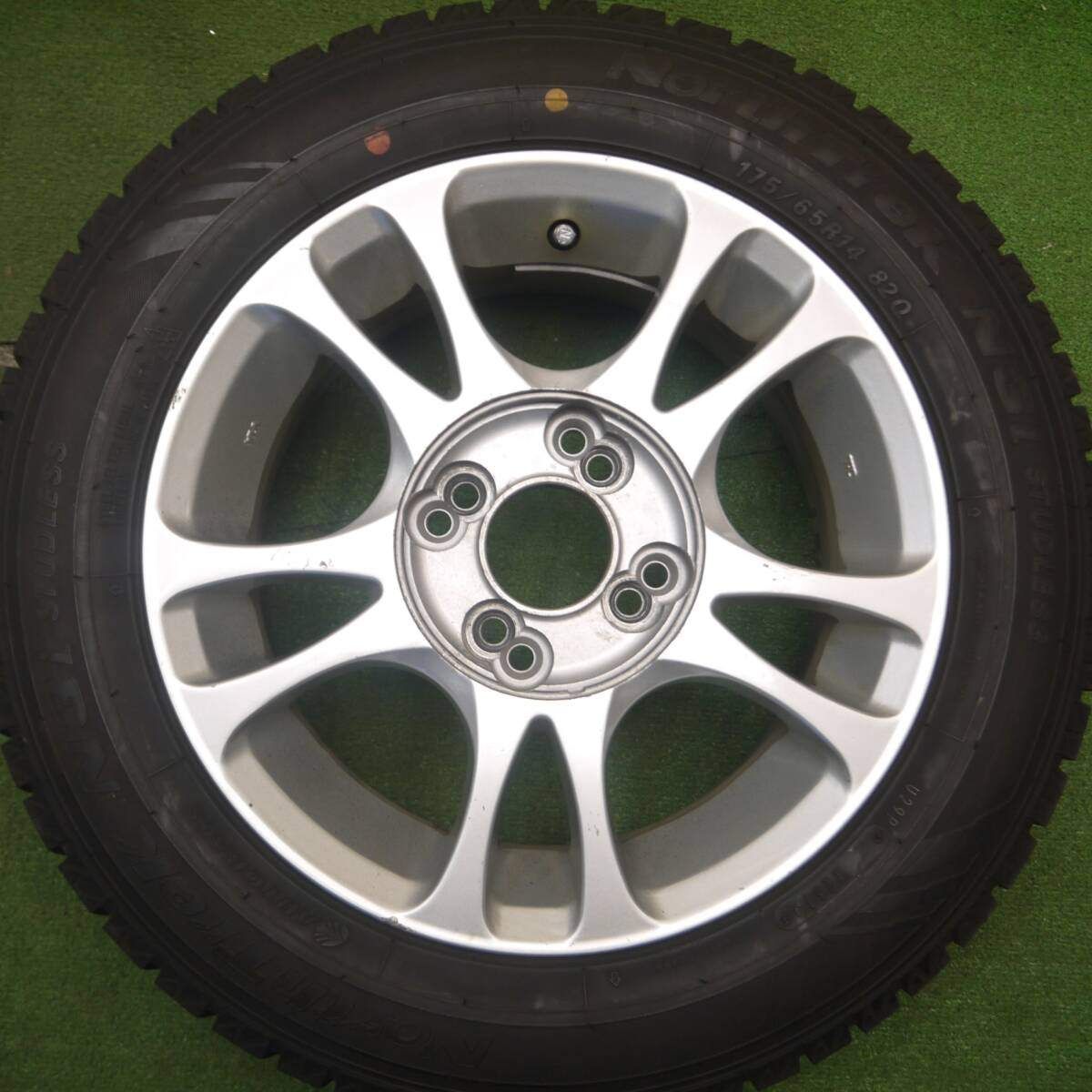 バリ溝！ほぼ10分☆スタッドレス 175/65R14 オートバックス ノース 