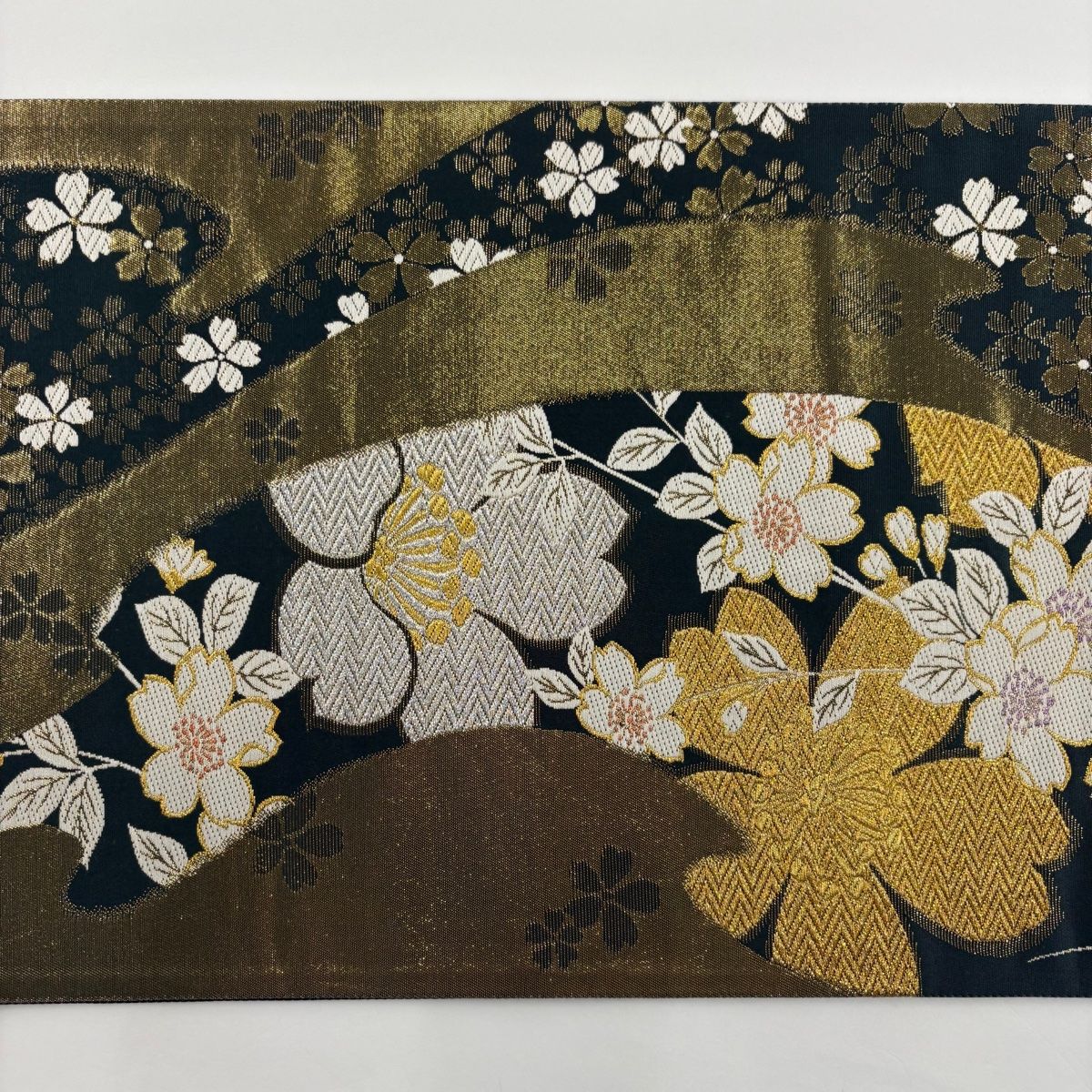 袋帯 美品 秀品 振袖向き 桜 箔 金銀糸 深緑 六通 正絹 【中古