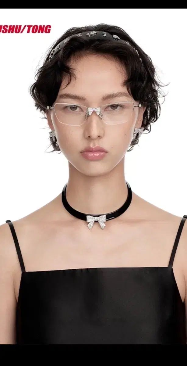 シュシュートン 女性たち メガネ