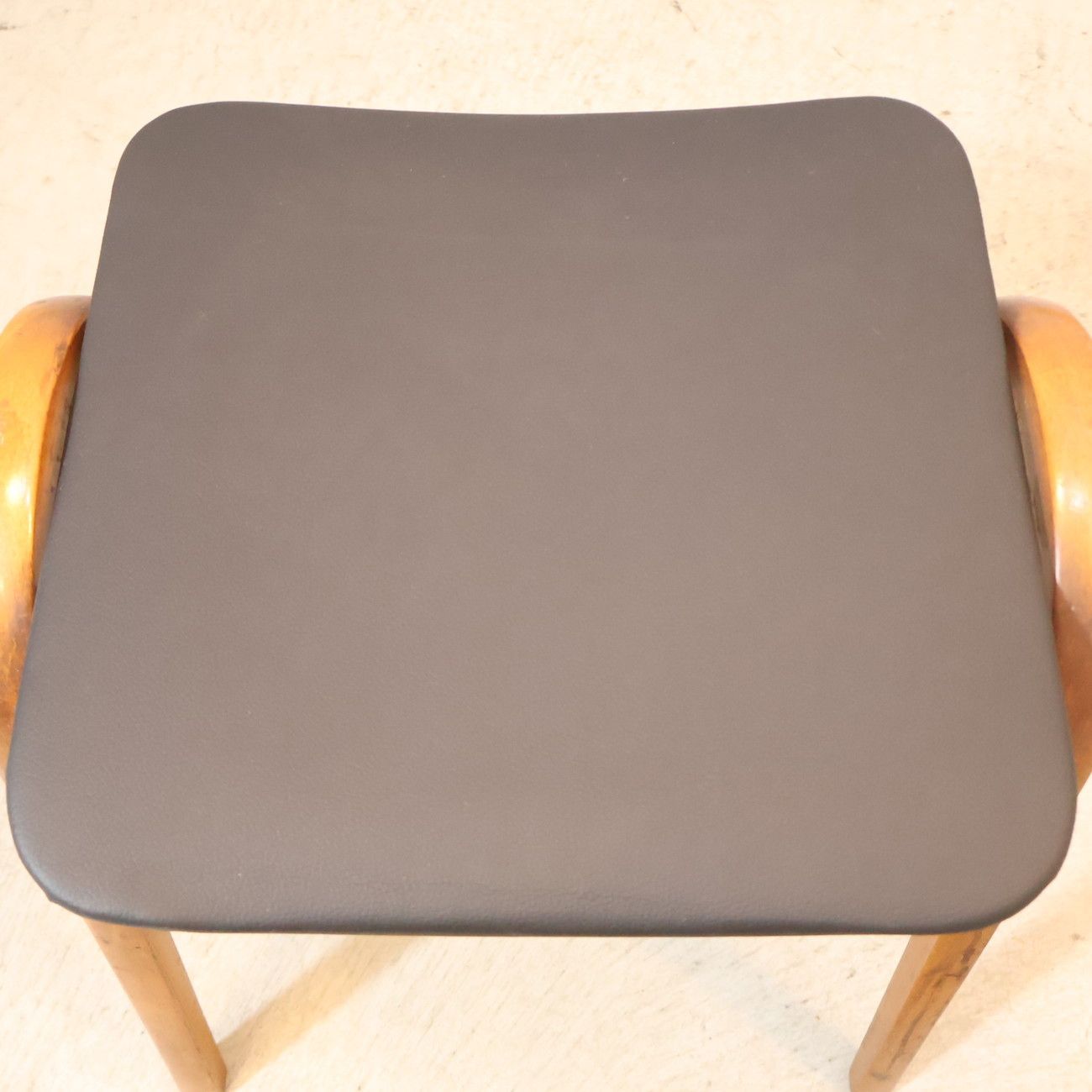 秋田木工 スタッキング スツール チェア 椅子 大塚家具 大塚家具 スツール（特徴：スタッキング、積み重ね可）｜椅子