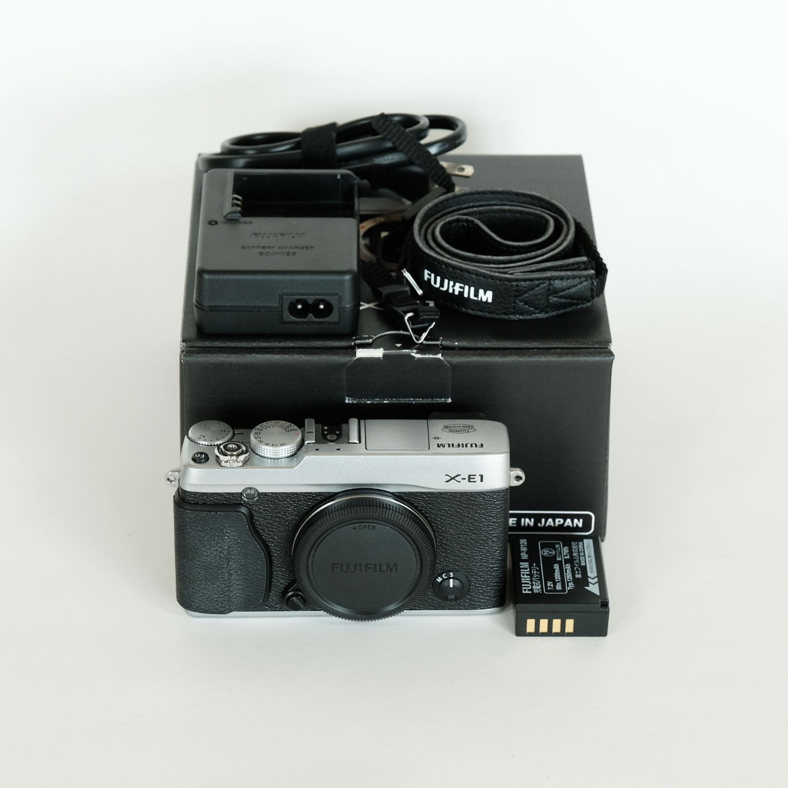 ◇美品◇ 人気！富士フイルム FUJIFILM X-E1 ボディ ブラック 取