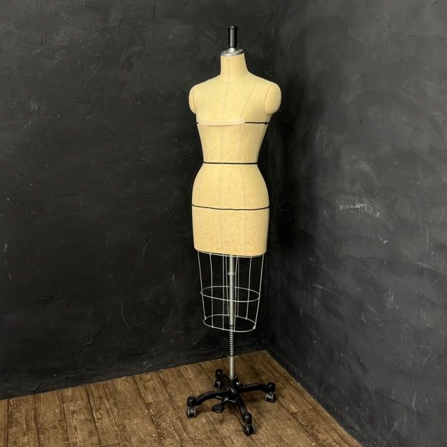 東京キイヤ 女性用 トルソー 【中古】キャスター付き 店舗什器