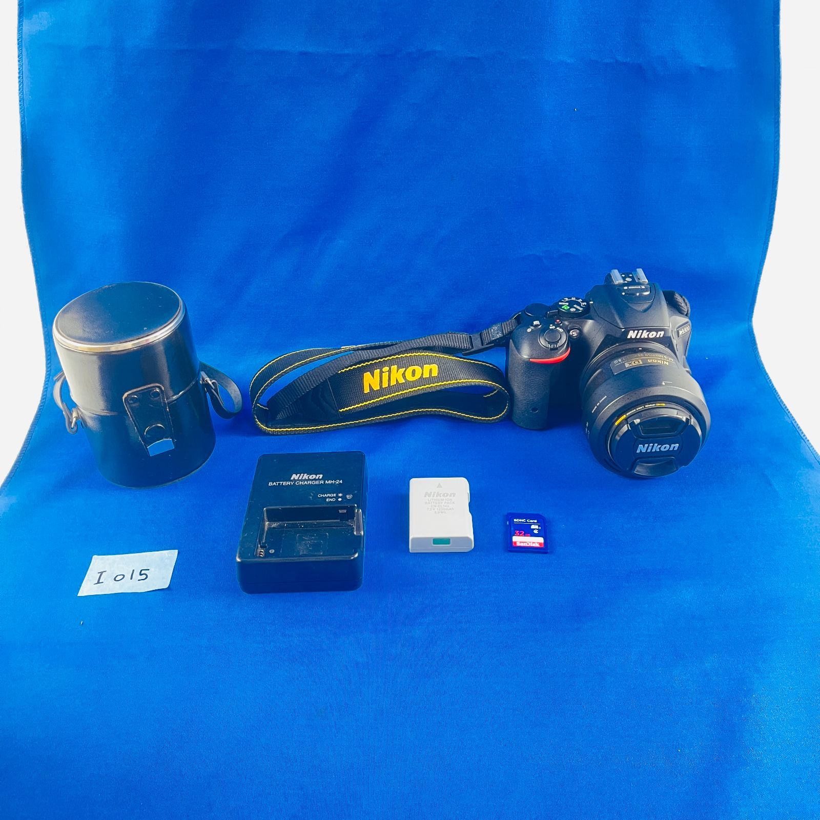 I015 Nikon ニコン D5500 デジタル 一眼レフ AF-S 35mm 1.8G 7.2|9V 2.5A CCAK13LP1210T3 レンズ ケース メモリー バッテリー バッテリーチャージャー ブラック 黒 レッド 赤