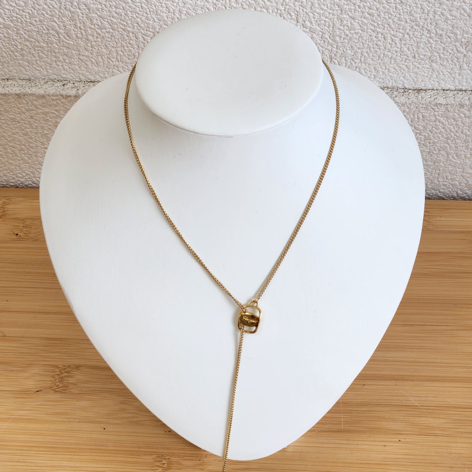 極美品】Ferragamo ロングネックレス ゴールド 真贋済み 極美品】Ferragamo ロングネックレス ゴールド 真贋済み