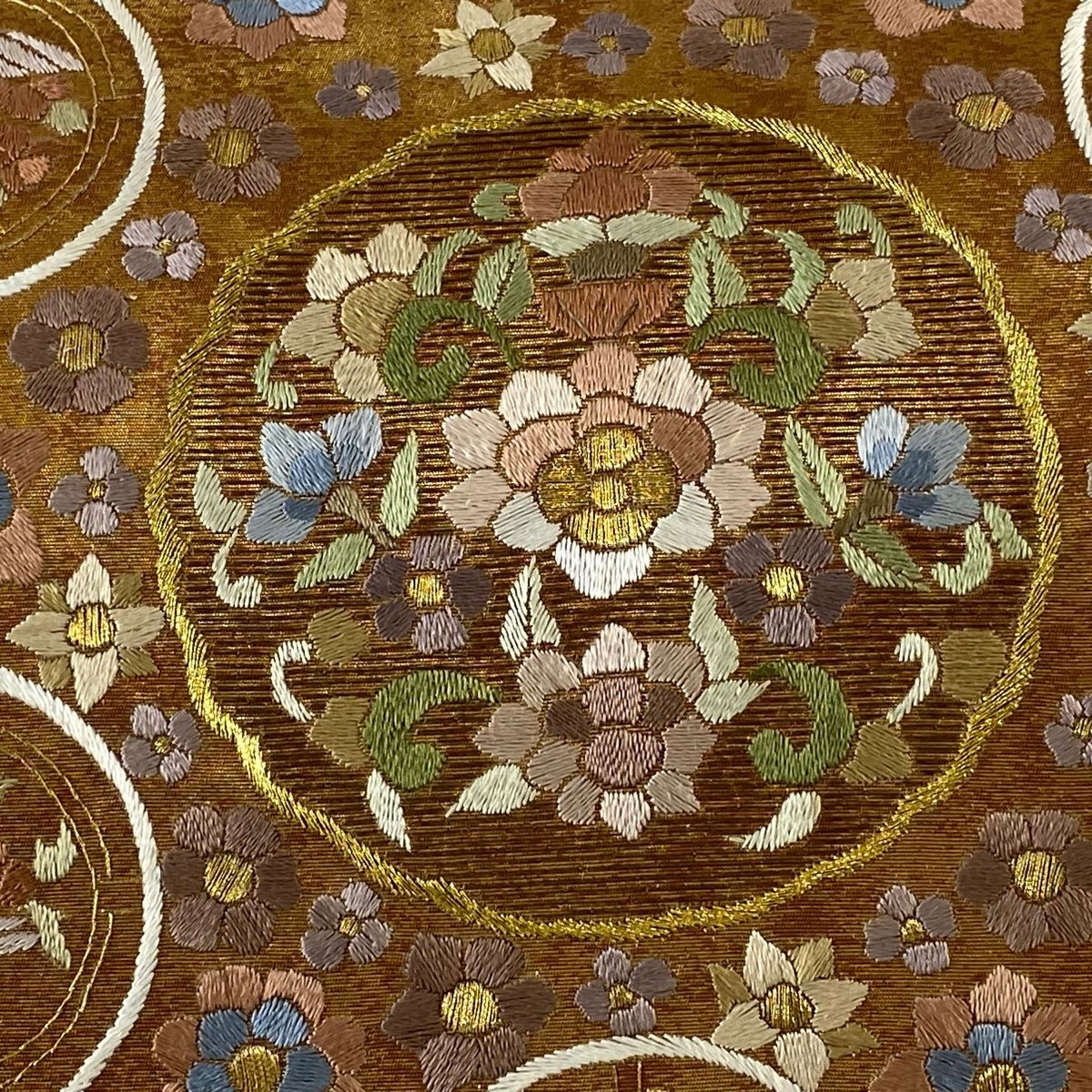 袋帯 美品 逸品 華文 花鳥 刺繍 箔 金色 六通 正絹 【中古