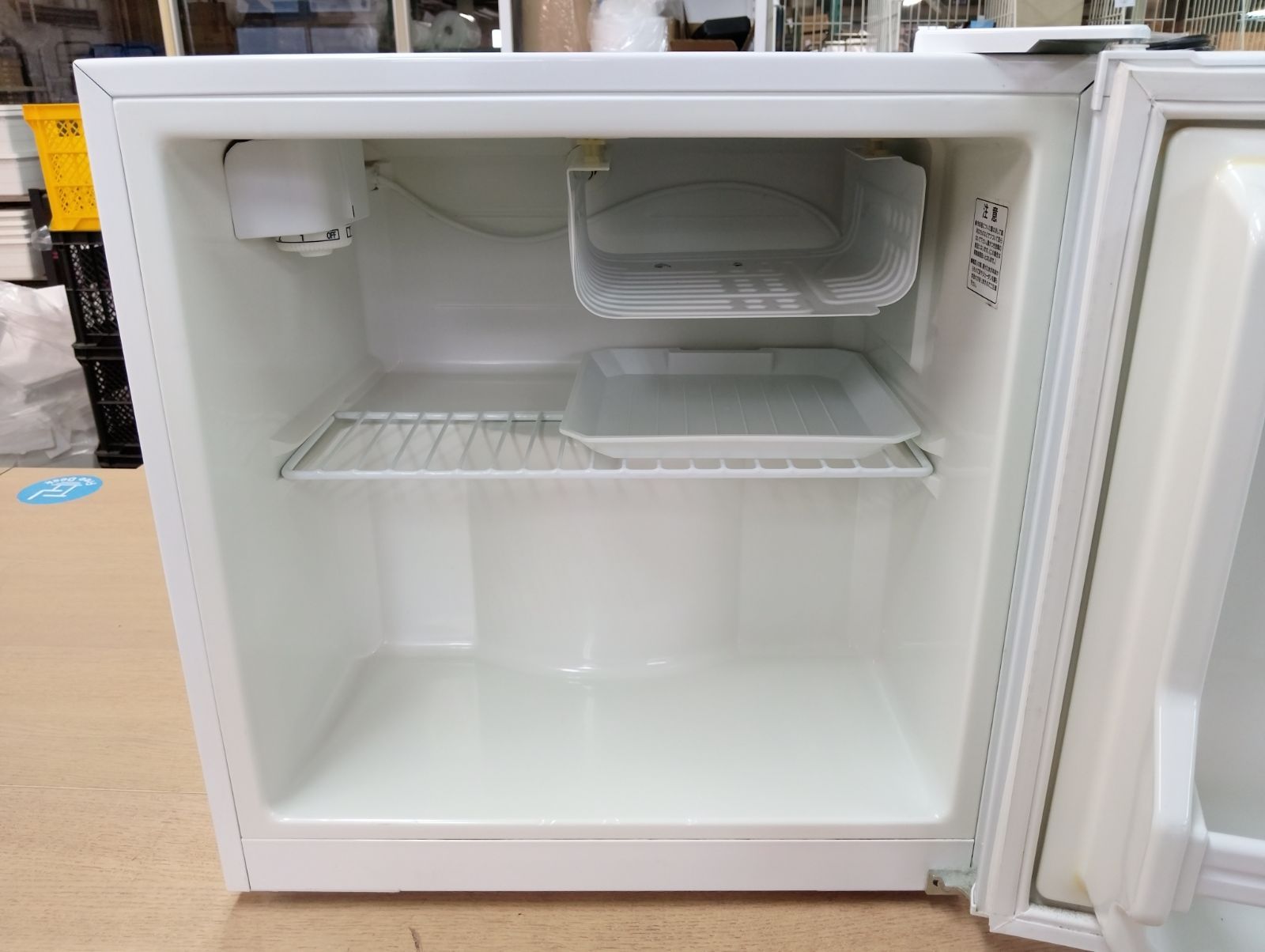 中古品】メーカー：ハイアール 電気冷蔵庫 右開き 40L 型式：JR