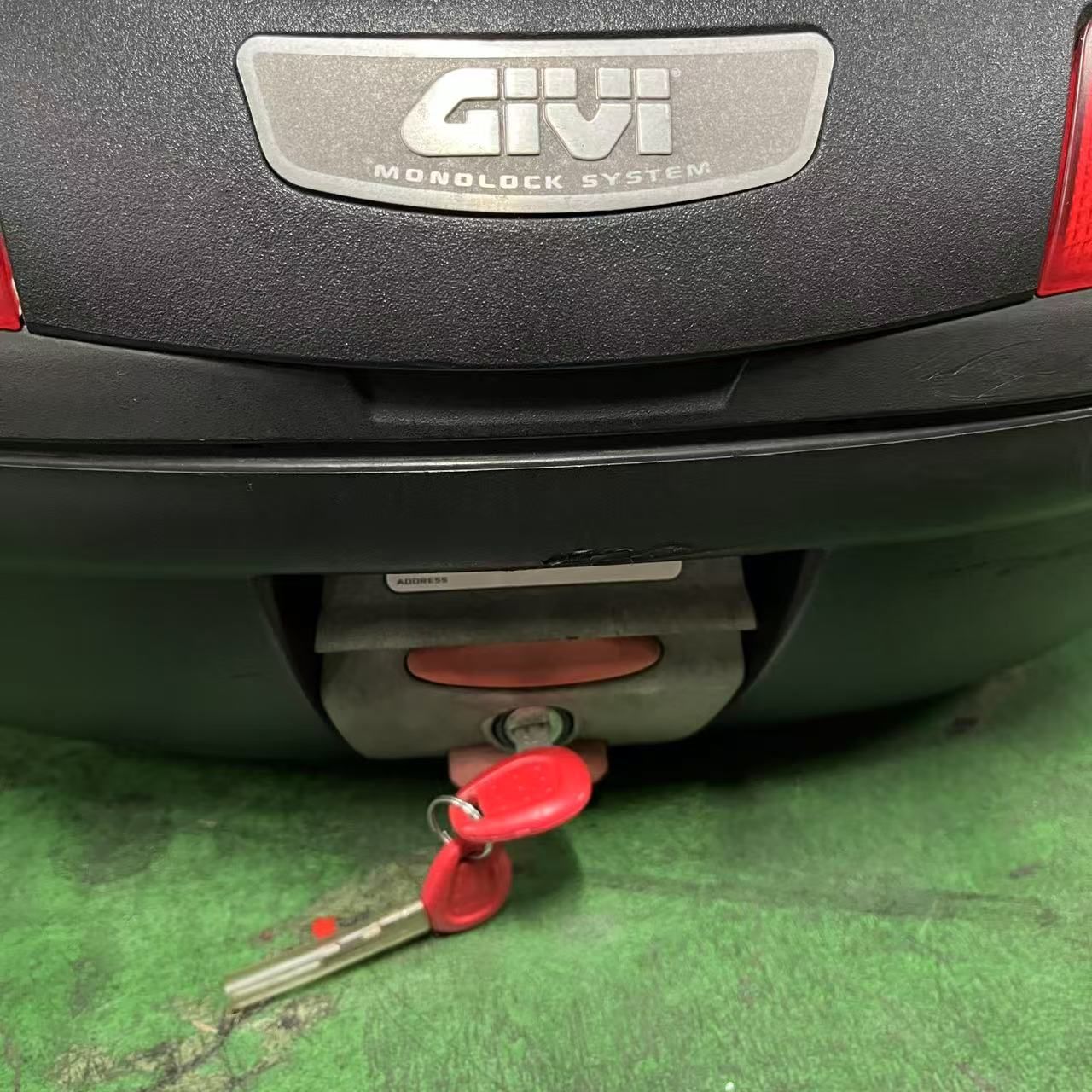 ☆中古・3営業日以内発送☆GIVI ジビ SIMPLY トップケース リア