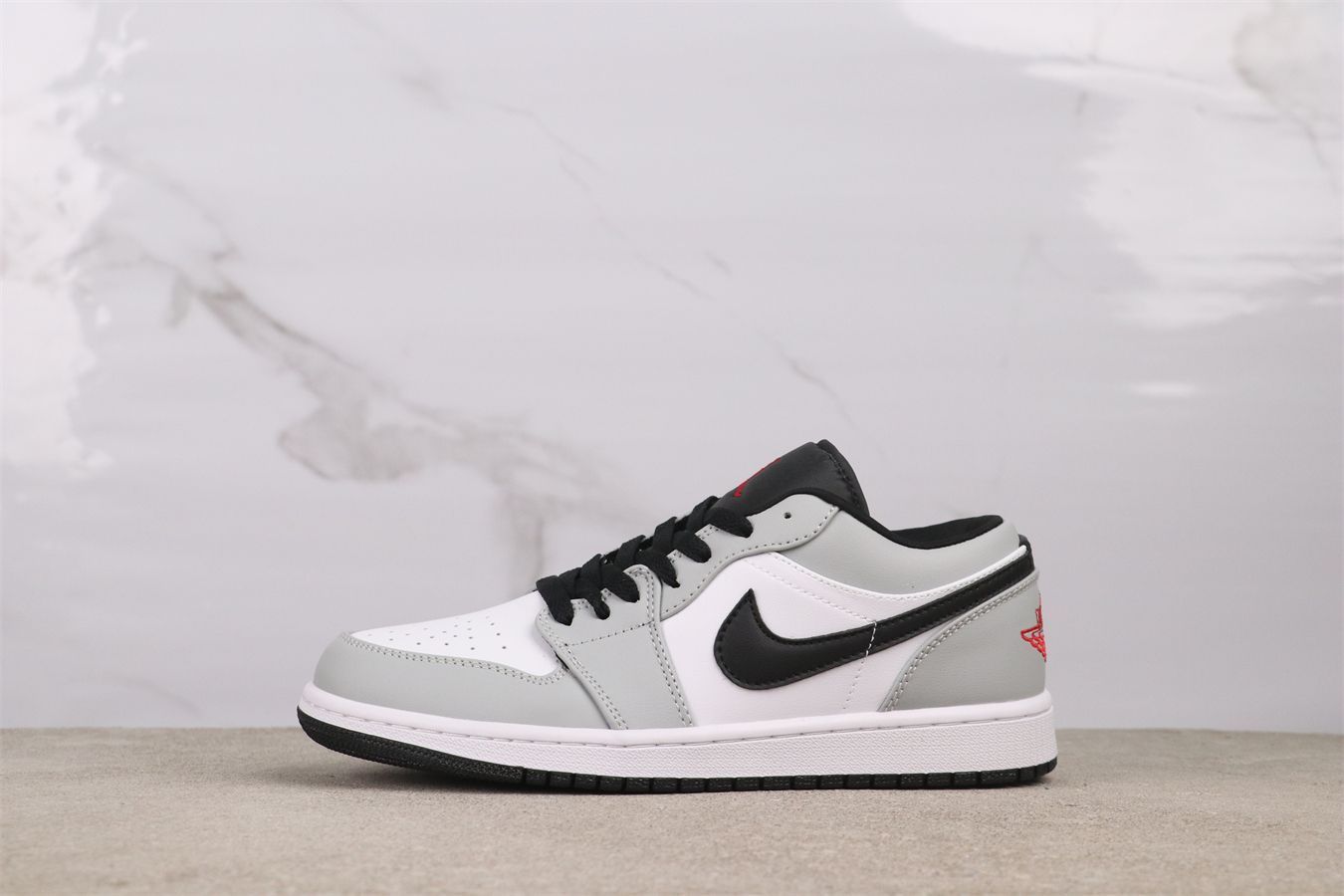 今日 エアジョーダン aj1 トラヴィス スコット x エアジョーダン 1 ロー 553560-030-MM輸入