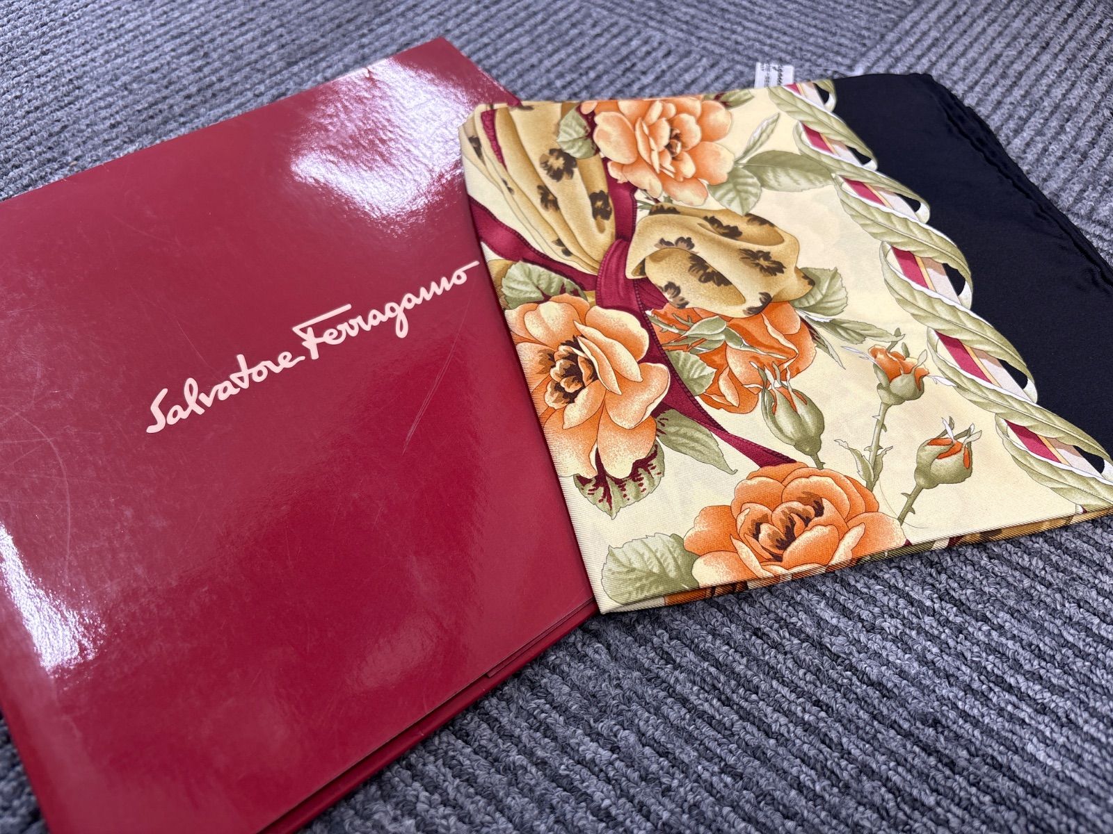 Ferragamo シルク100％ スカーフ Ferragamo スカーフ サルヴァトーレ