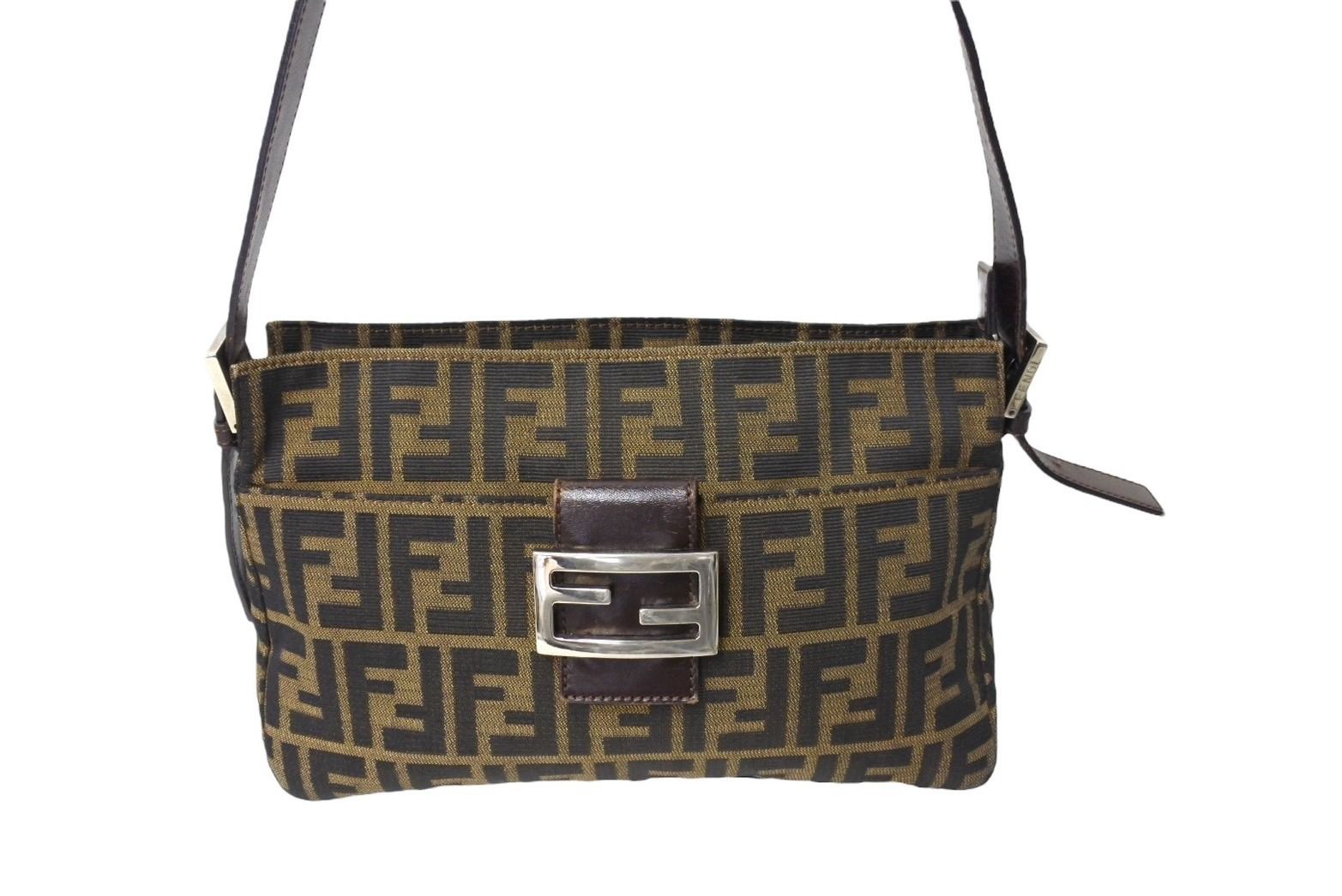 FENDI フェンディ マンマバケット ワンショルダーバッグ ズッカ柄 