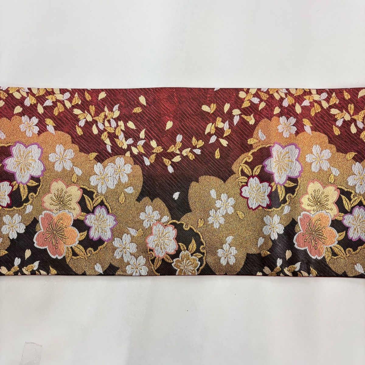 袋帯 美品 秀品 振袖向き 桜 雪輪 箔 金糸 赤黒 六通 正絹 袋帯 美品 秀品 振袖向き 桜 雪輪 箔 金糸 赤黒 六通 正絹