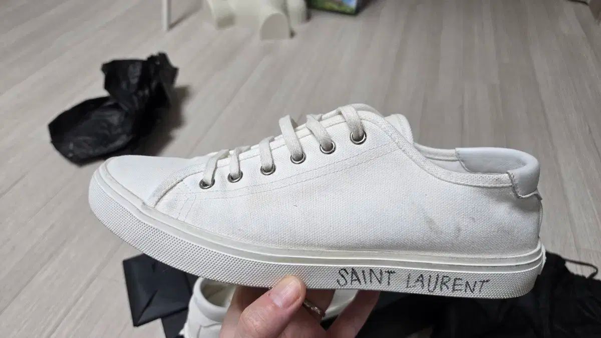 関税送料込み- SAINT LAURENT マリブスニーカー 関税送料込み- SAINT LAURENT マリブスニーカー (Saint Laurent