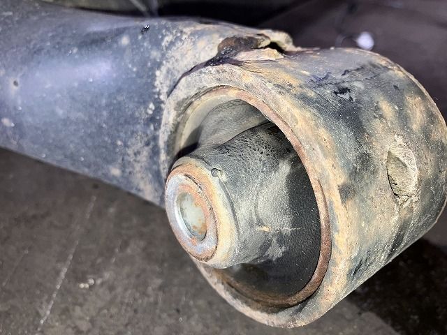 ZVW30 リアアクスルビーム