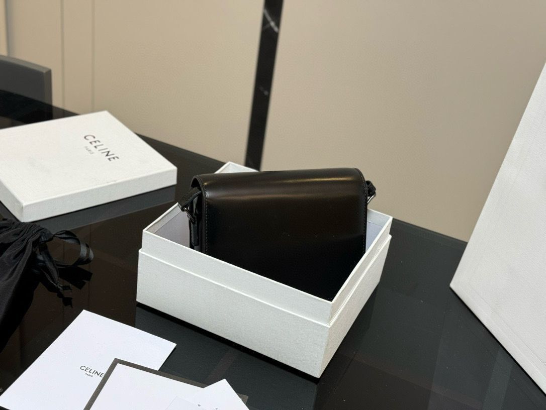 Celine] トリオンフ ミニバッグ - 専用ボックス付き | セリーヌ