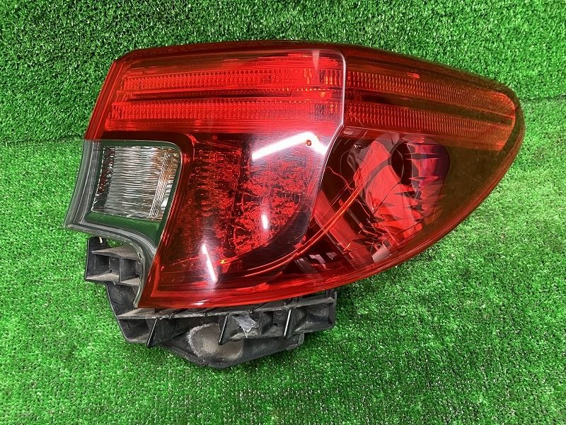 マークX GRX135 右テールランプ・テールライト 250G FOUR Fパッケージ 