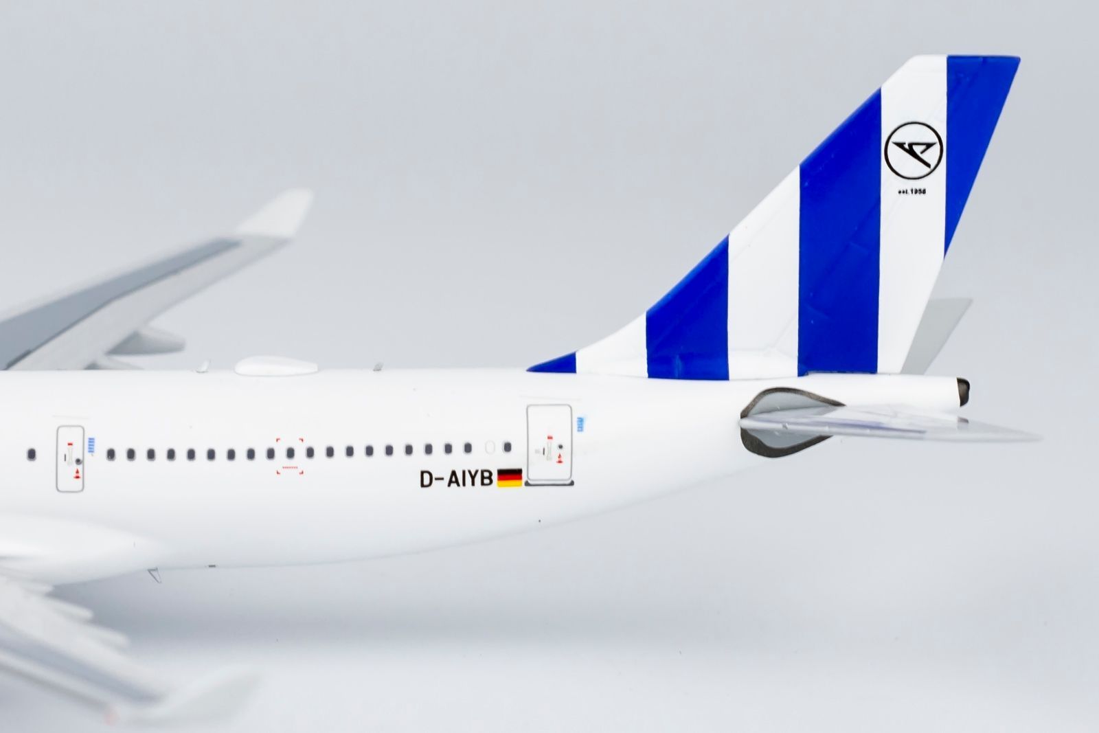 コンドル航空 A330-200 D-AIYB 1/400 お取り寄せ商品】1/400 A330-200 コンドル航空「ベージュ尾翼