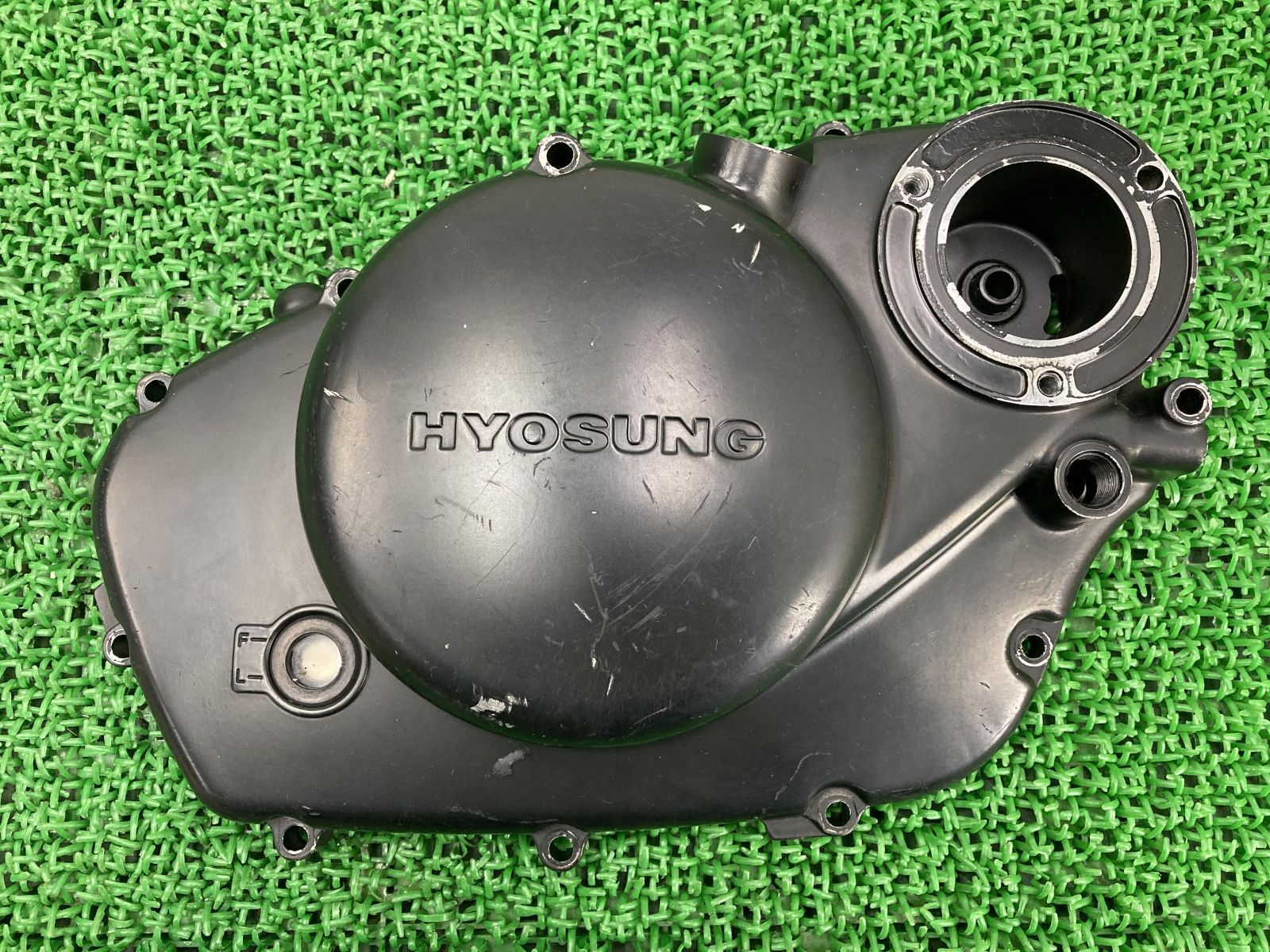GT250R エンジンカバー 黒 ヒョースン(HYOSUNG) 純正 中古 バイク 部品 割れ欠け無し 修復素材やペイント素材に 車検 Genuine