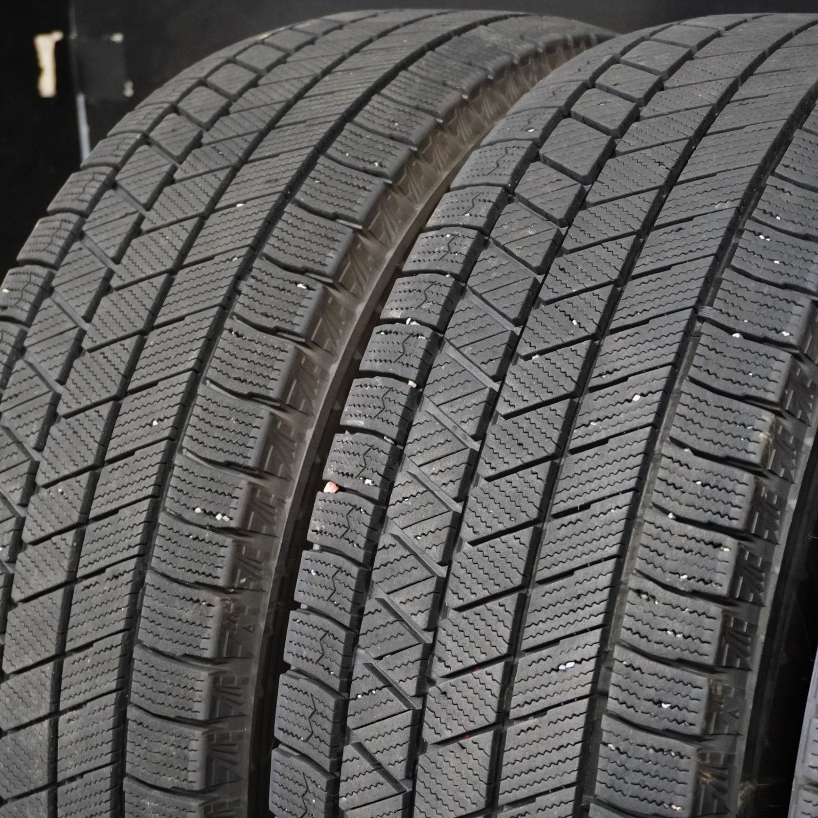 22年製 バリ山 ブリヂストン BLIZZAK VRX3 215|65R16 4本 アルファード ヴェルファイア カローラクロス エクストレイル等