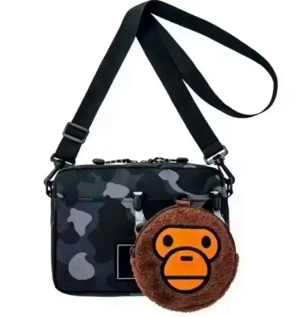 A BATHING APE(アベイシングエイプ) 黒 カモ クロスバッグ ＋ キーリングキュム バッグ