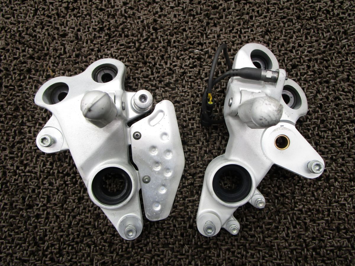 ムルティストラーダ1000DS メインステップ ステー 左右 ○U658