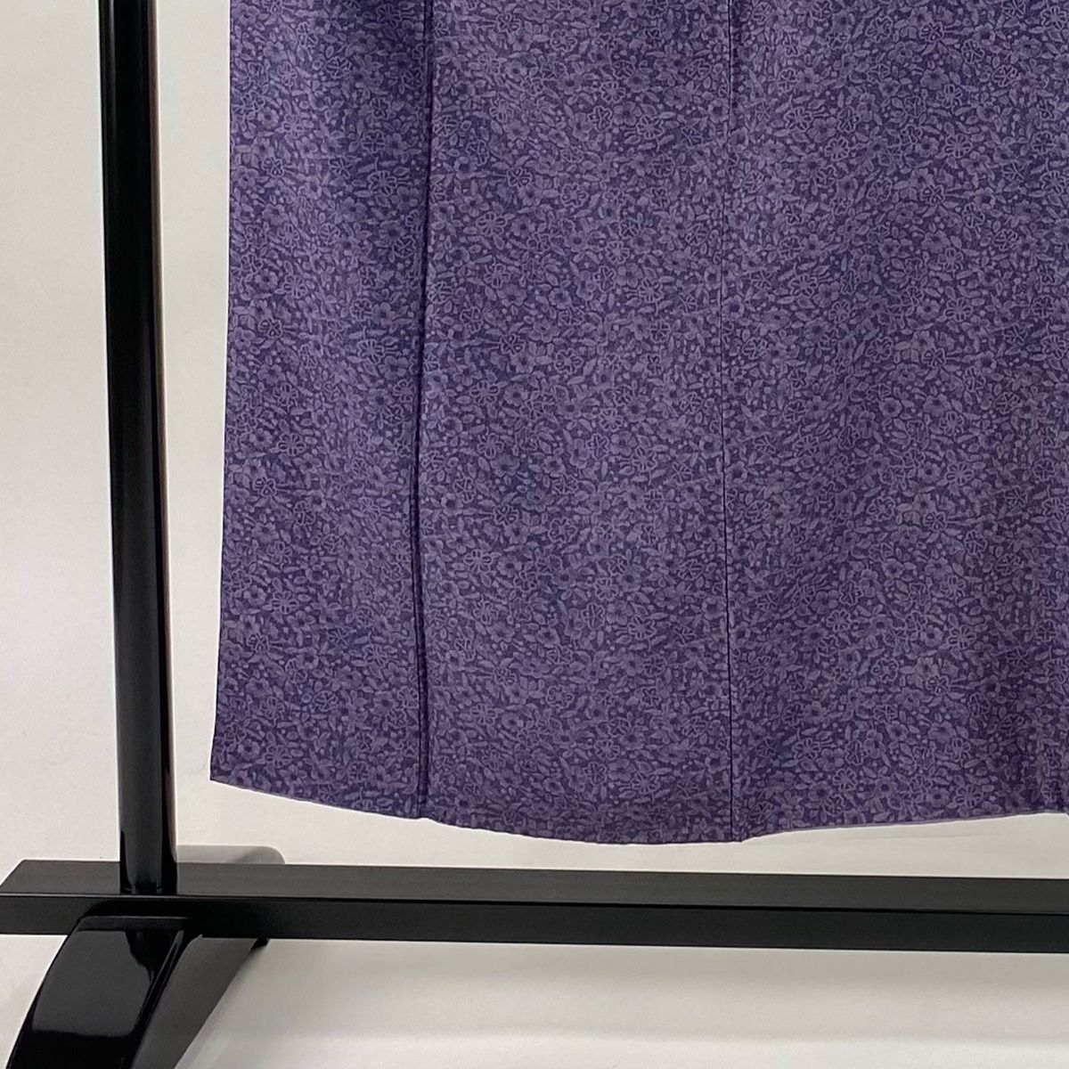 小紋 身丈153cm 裄丈64cm M 袷 隆峰 落款 草花 縮緬 紫 正絹 秀品