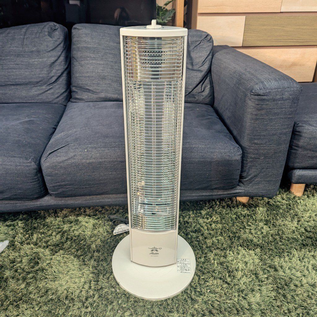 Aladdin - 【美品】Aladdin　アラジン　遠赤外線グラファイトヒーター　電気ヒーター　首振り　2021年製　高年式　AEH-GM902N　450W　900W　ストーブ　人気　シンプー　Sinpooh　愛知県　あま市 美品】Aladdin アラジン 遠赤外線グラファイトヒーター 電気