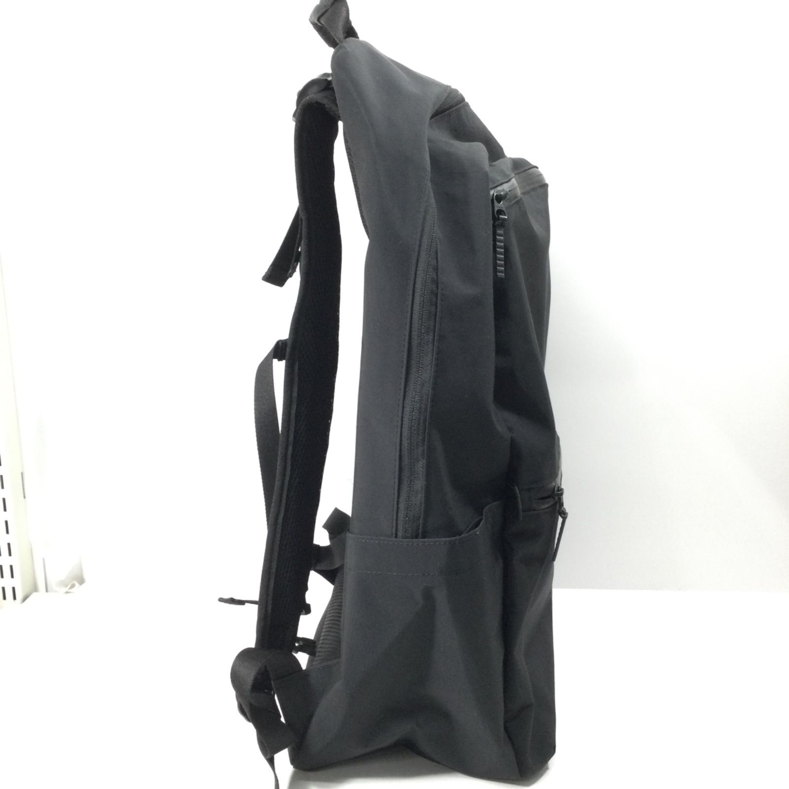 ユニクロ ファンクショナルバックパック 32L 黒 01-36-3H028A - メルカリ