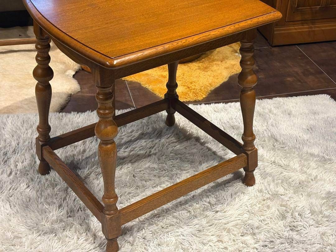 サイドテーブル