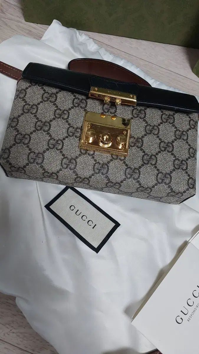 GUCCI グッチ