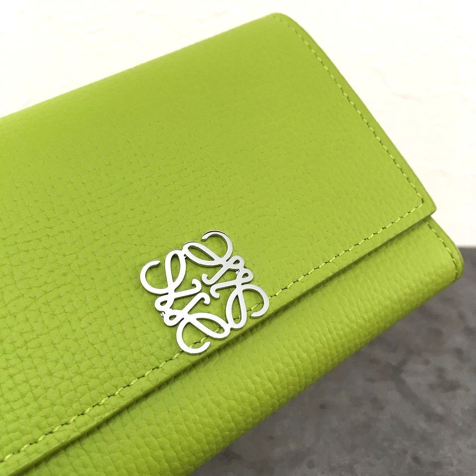 送料込み！ 極美品 LOEWE コンパクトウォレット グリーン 620 - メルカリ 