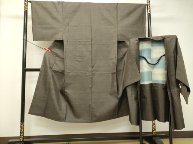 平和屋着物●男性　本場大島紬　アンサンブル　格子　正絹　逸品　DAAT1097tw 平和屋着物○男性 本場大島紬 アンサンブル 格子 正絹 逸品 DAAT1097tw