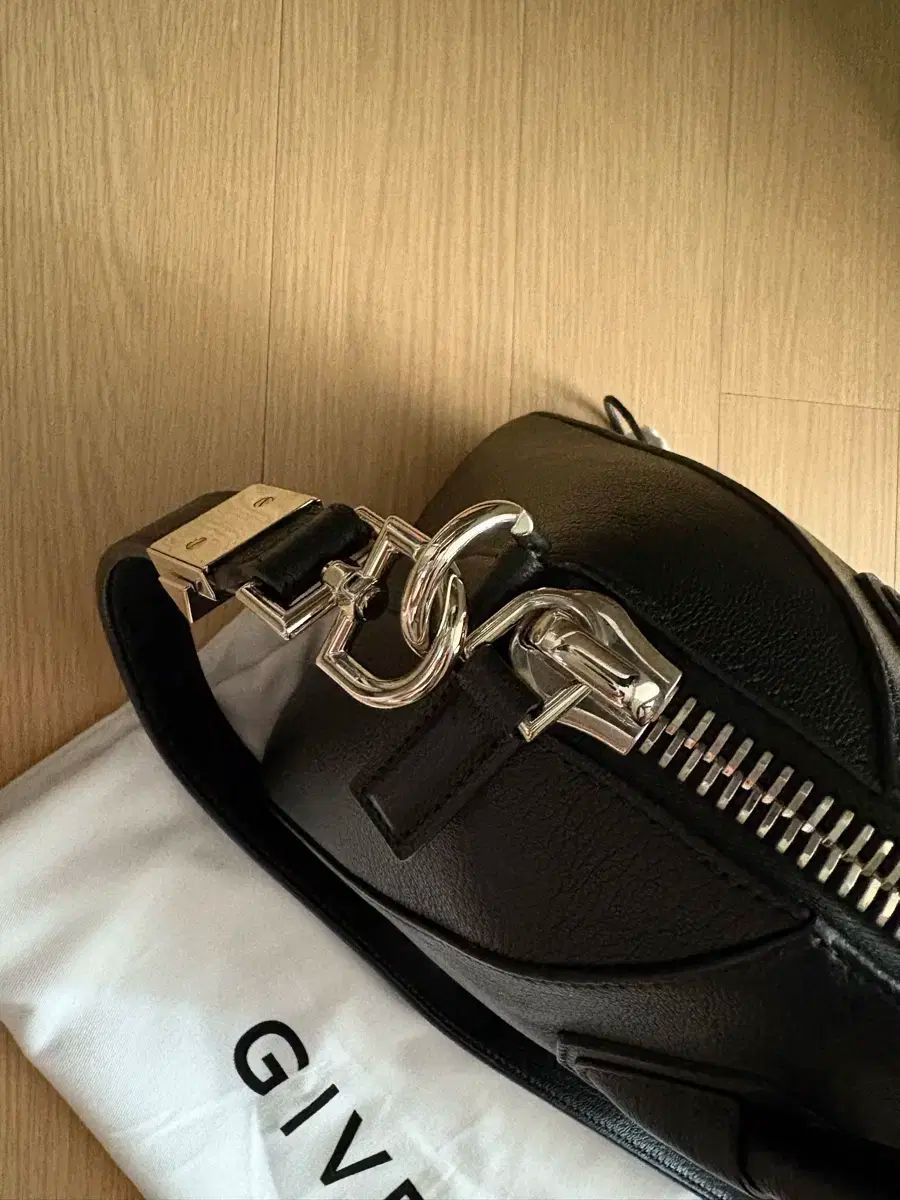 本物 ジバンシィ アンティゴナ ゴートスキン スモール ♥品