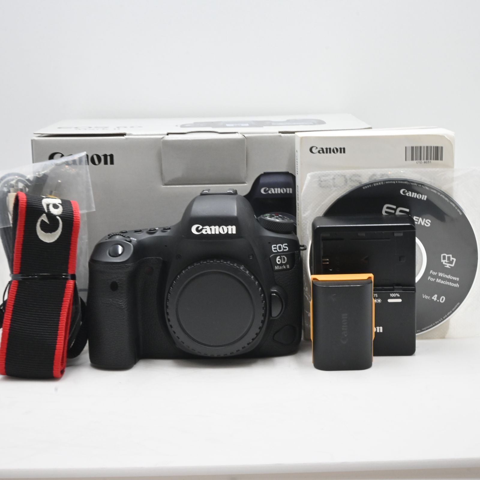 シャッター回数 9984 Canon デジタル一眼レフカメラ EOS 6D Mark II ボディ