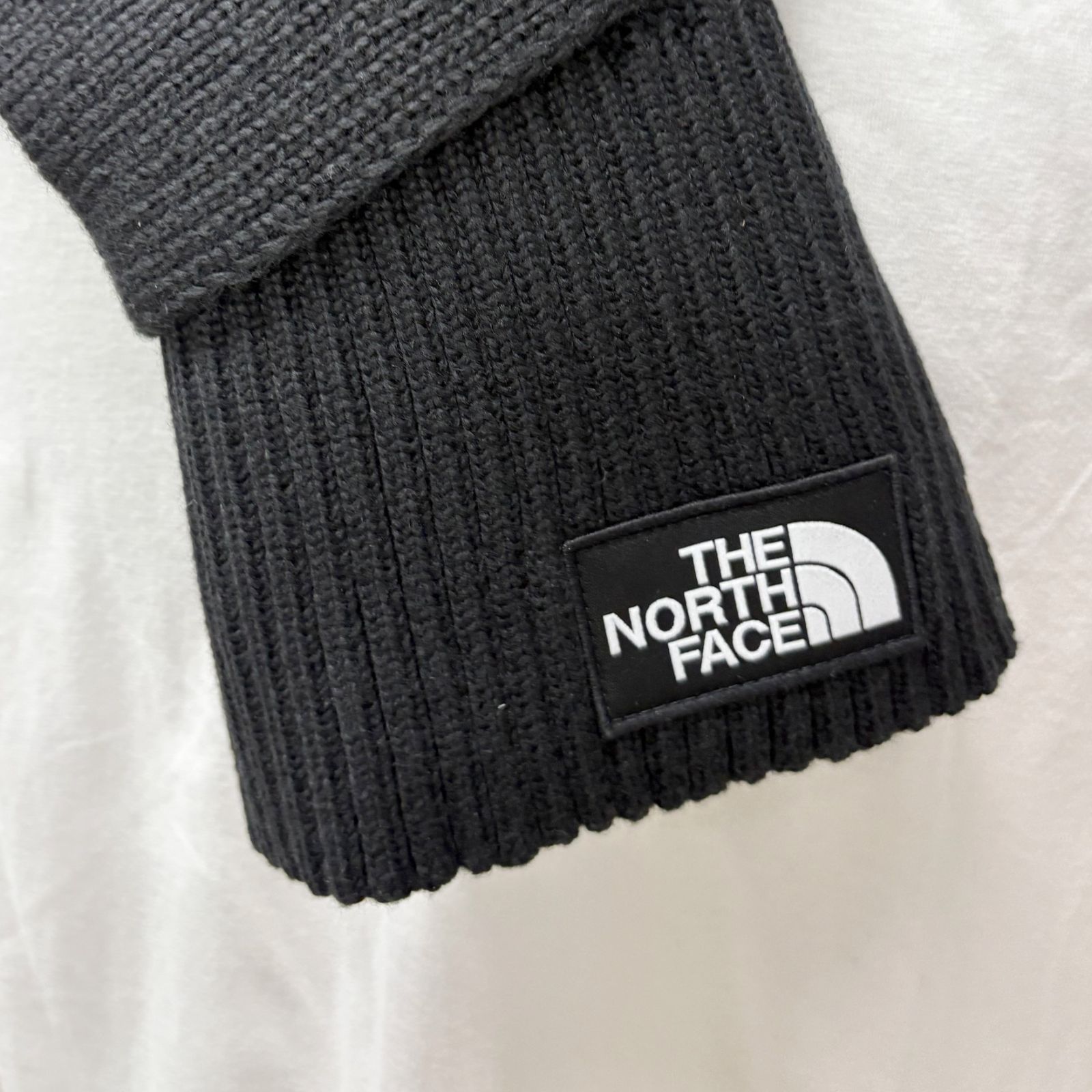新品タグ付き　THE NORTH FACE 黒 マフラー THE NORTH FACEの新作「ゼファーマフラー」は軽くてコンパクトで