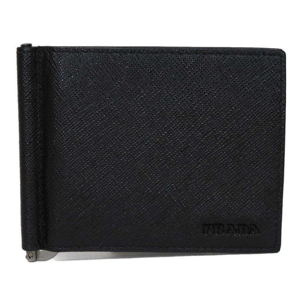 美品✨プラダ　マネークリップ　二つ折り財布　型押しロゴ　サフィアーノレザー　黒 プラダ マネークリップ 二つ折り財布 サフィアーノ ロゴ型押し レザー