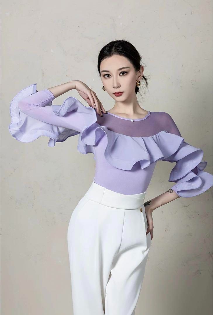 フリルパール付きトップス