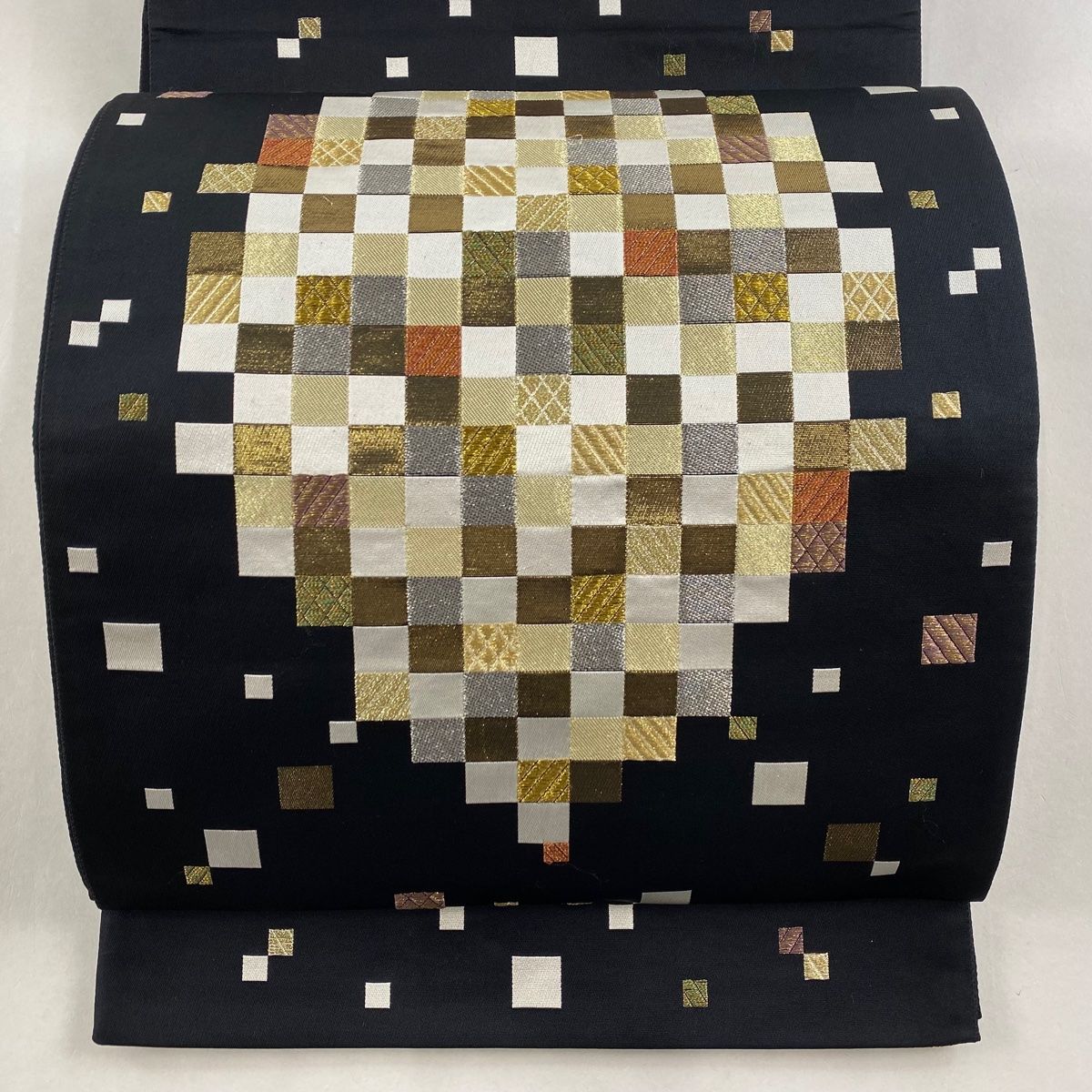 袋帯 美品 名品 幾何学 金銀糸 箔 黒 六通 正絹 【中古】 - メルカリ