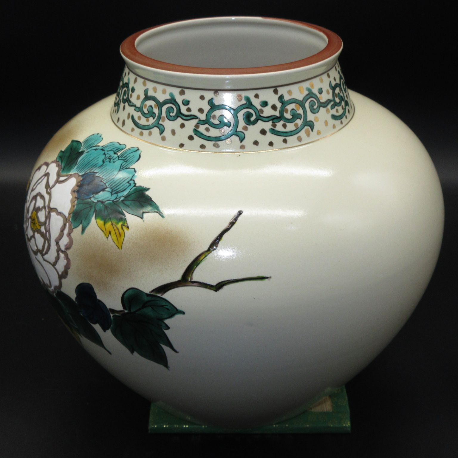 ☆陶器 陶磁器 九谷焼 鶴三造 金彩薔薇図 花器 花生 花瓶 飾壺
