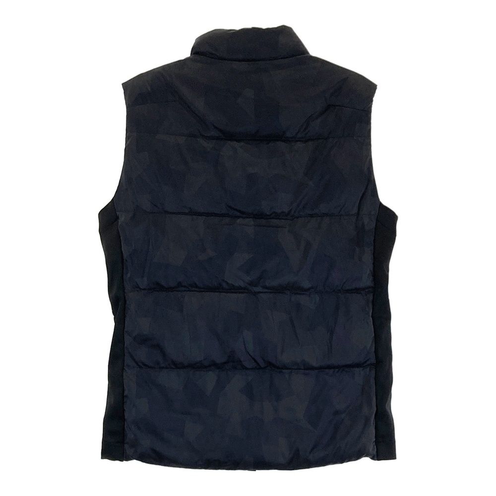 サイズ M LUXEAKMPLUS リュクスエイケイエムプラス 中綿ベスト カモフラ総柄 ブラック系 240101424674 ゴルフウェア メンズ ストスト