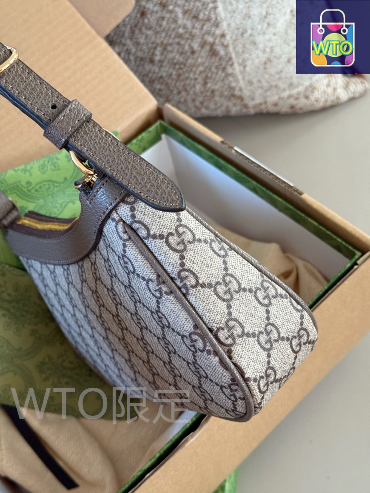 GUCCI アンダーアームバッグ　グッチ actone_225-411-1