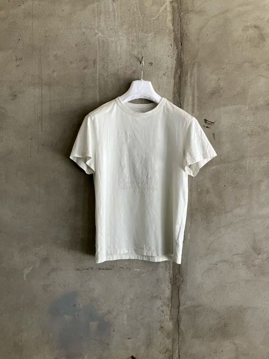 W メゾン Maison Margiela メゾンマルジェラ 番号付けします Tシャツ アイボリー XS