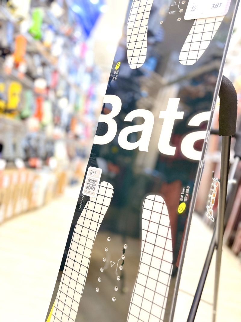 ラスト1点】メンズ スノーボード 板 型落ち Bataleon Evil Twin 157cm