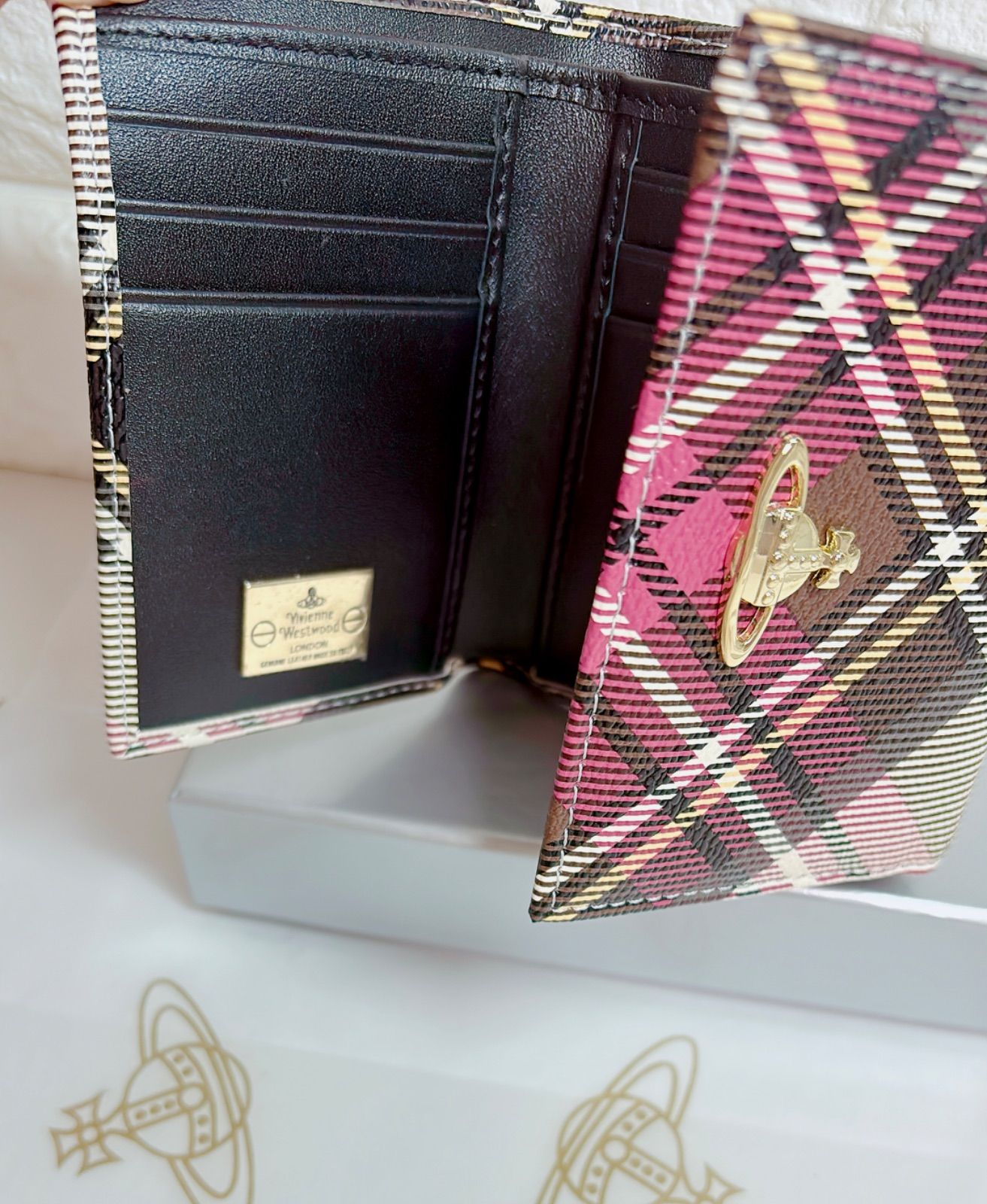 ショッパー付き♡新品】可愛い ヴィヴィアン・ウエストウッド 三つ折り