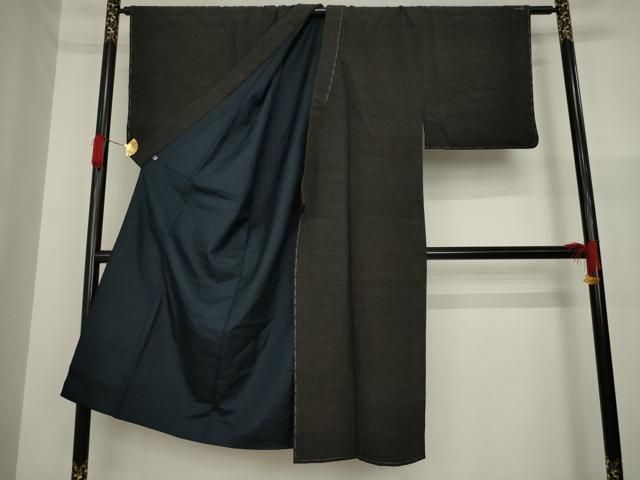 平和屋着物●男性　結城紬　杢　黒地　さが美扱い　反端付き　正絹　逸品　未使用　AAAY4799ck 平和屋着物○男性 結城紬 杢 黒地 さが美扱い 反端付き 正絹 逸品 未