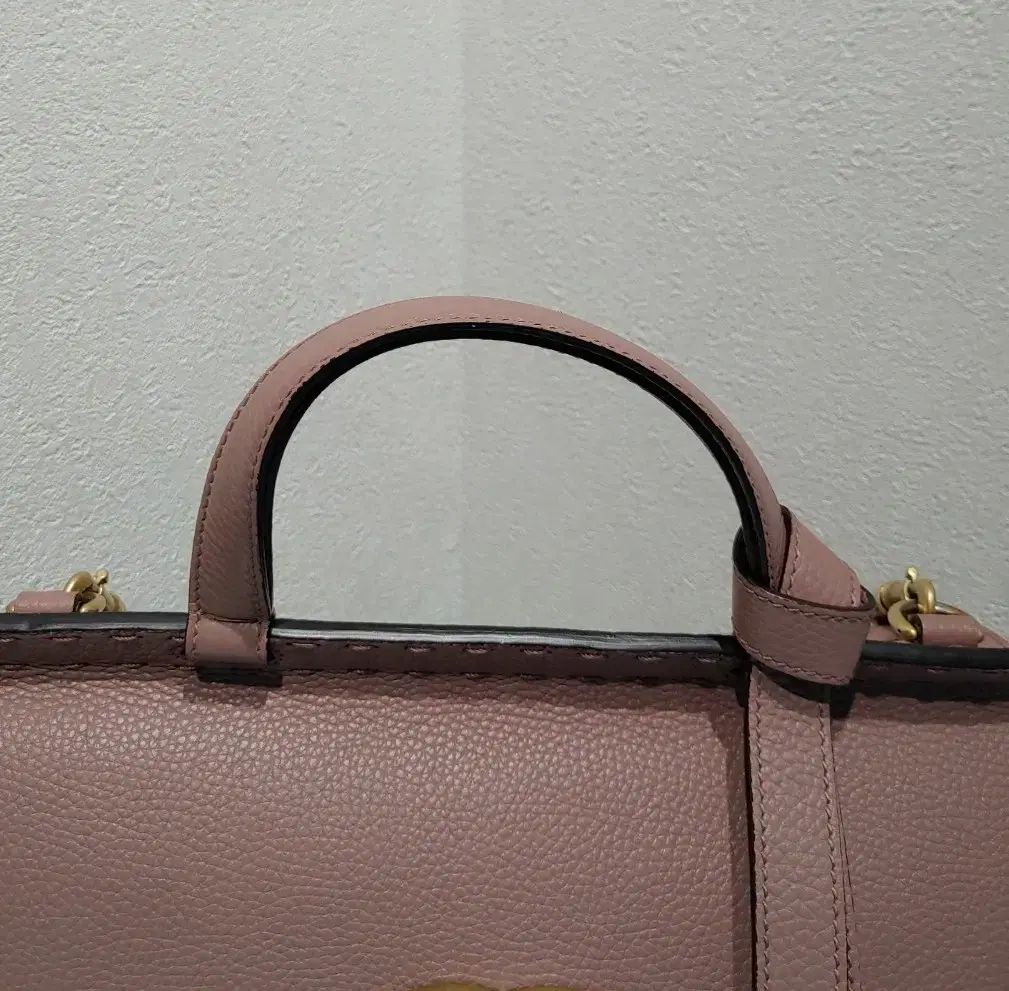 GUCCI(グッチ) マーモント トップハンドル スモールバッグ 本物 GUCCI(グッチ) マーモント トップハンドル スモールバッグ 本物
