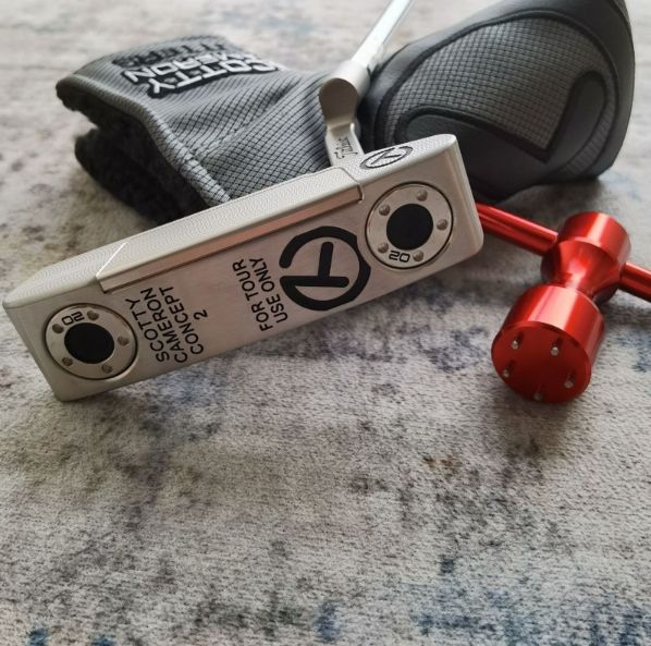 スコッティキャメロン　オーダーパター　34インチ　パターカバー2個付属 美品』スコッティキャメロン Concept2 34インチパターカバー有