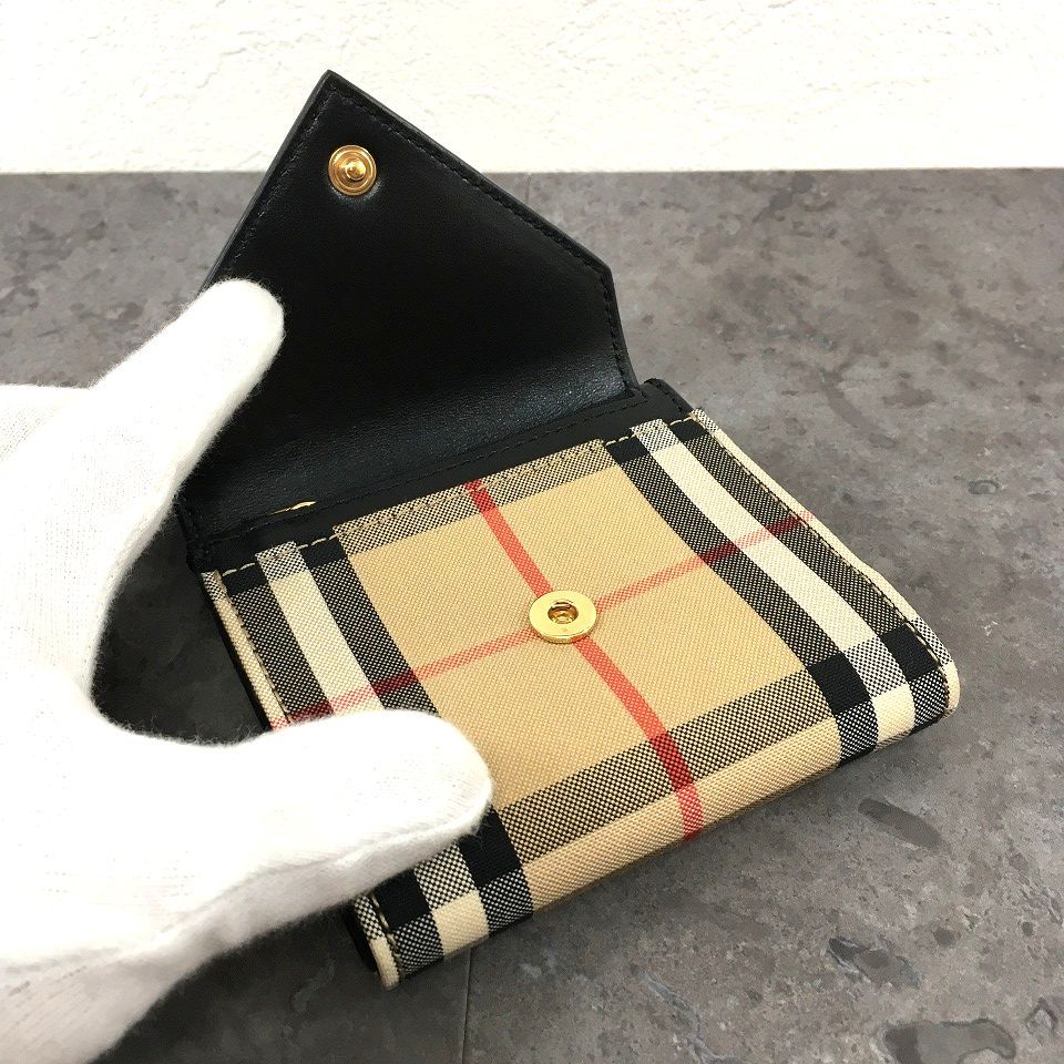 送料込み！ 極美品 BURBERRY 二つ折り財布 チェック ブラック 300  